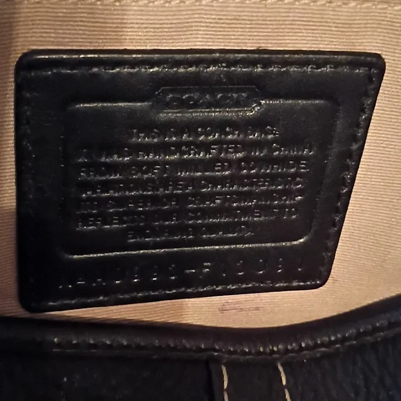 Elegant Coach Handbag 👜 - Picture 3 of 4